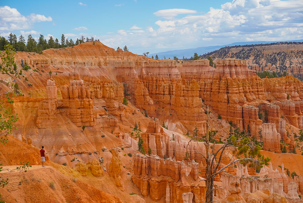 Lookout in Bryce Canyon on the Navajo Loop trail