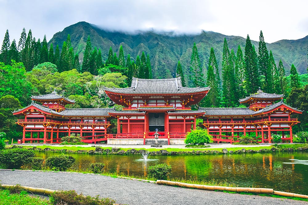 Best things to do on Oahu, the Byodo-in temple