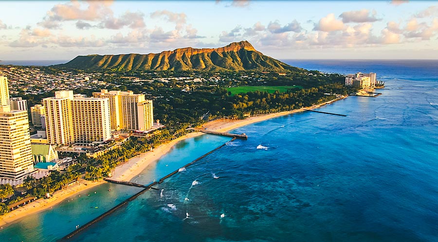 What It's Like to Visit Waikiki Beach in Honolulu on Oahu, Hawaii